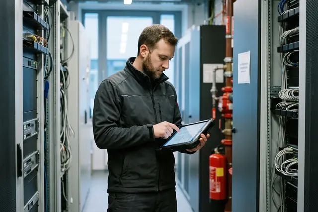 Digitale Dokumentation einer Feuerlöscherprüfung